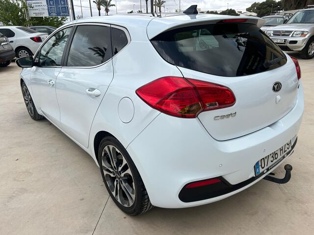 KIA CEE'D EMOTION 1.6 CRDI AUTO SPANISH LHD IN SPAIN 76000 MILES SUPERB 2014